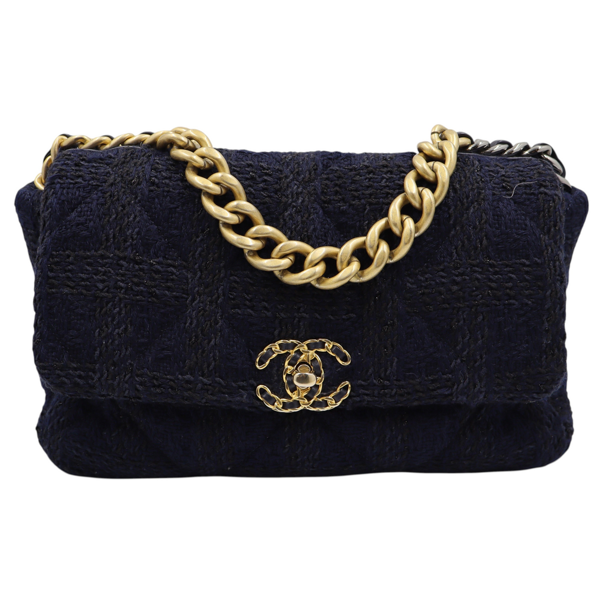 A navy blue tweed Chanel shoulder bag with a gold-tone chain strap and a gold interlocking CC logo clasp.